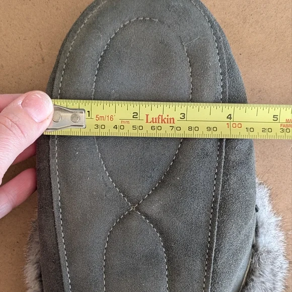 Manitobah Mukluks | Grey Suede Beaded Mukluk Slippers w Rabbit Fur, Size 8 - Picture 15 of 16